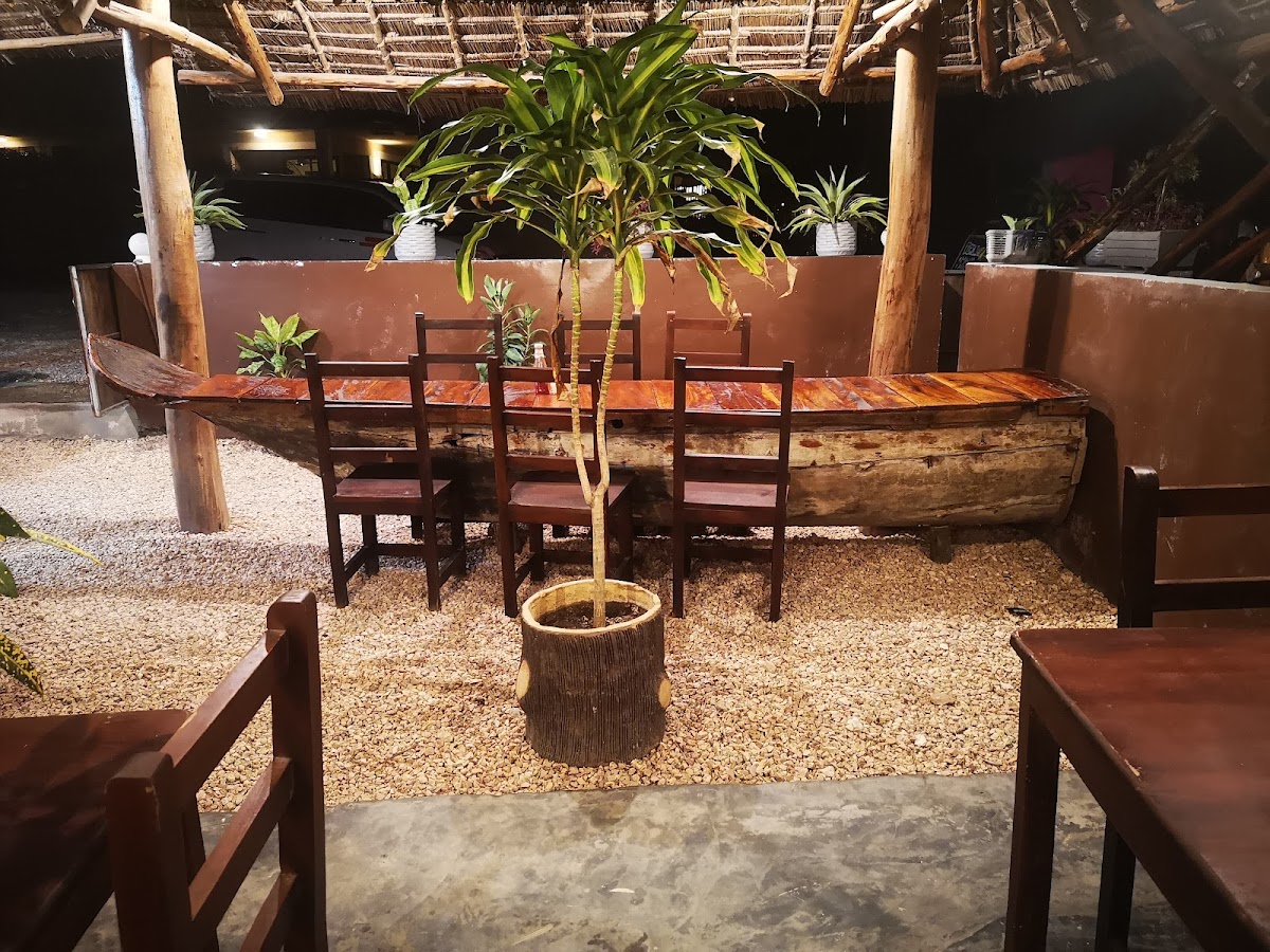 Mpishi Cafe And Restaurant